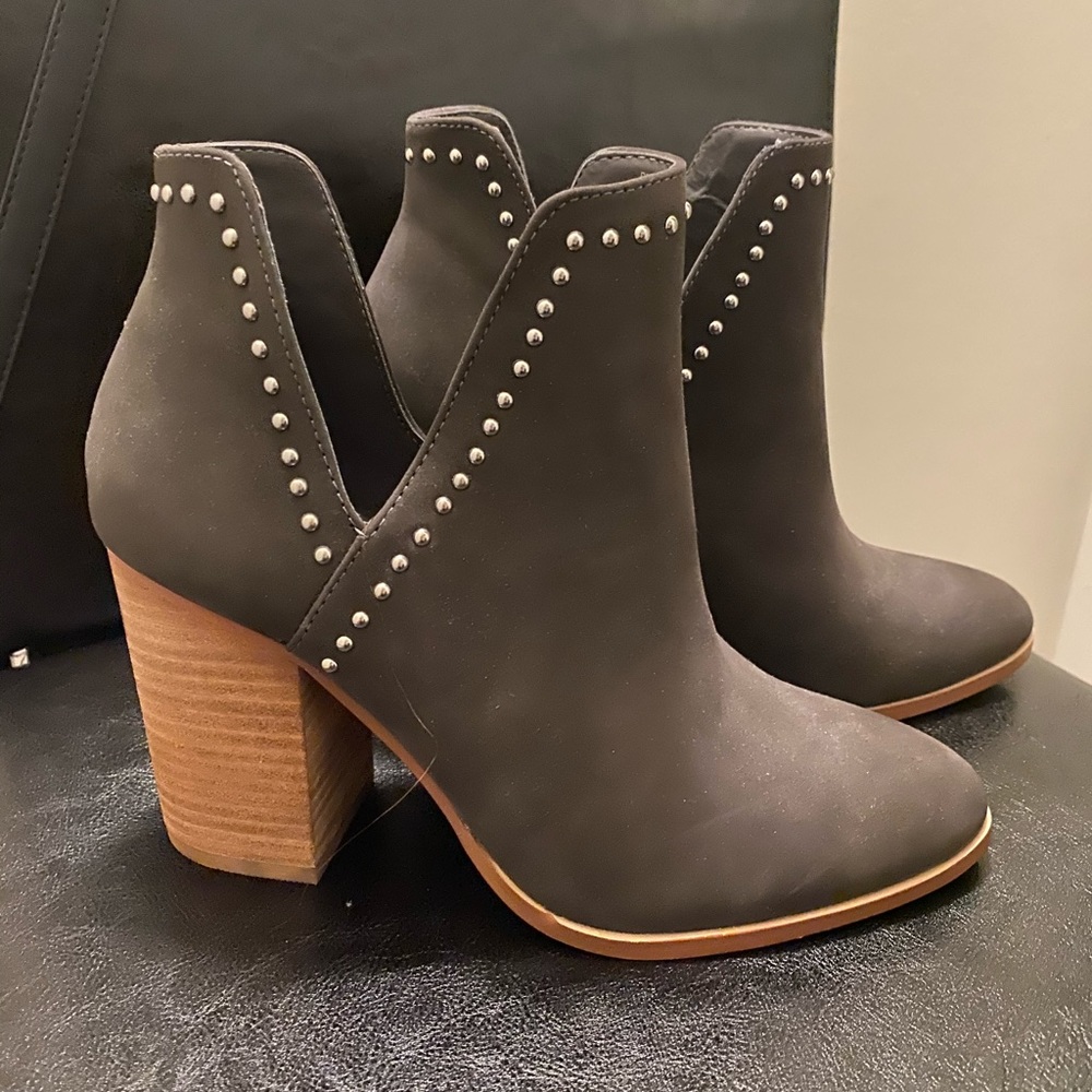 Steve Madden Stud Booties size 8 NWOB